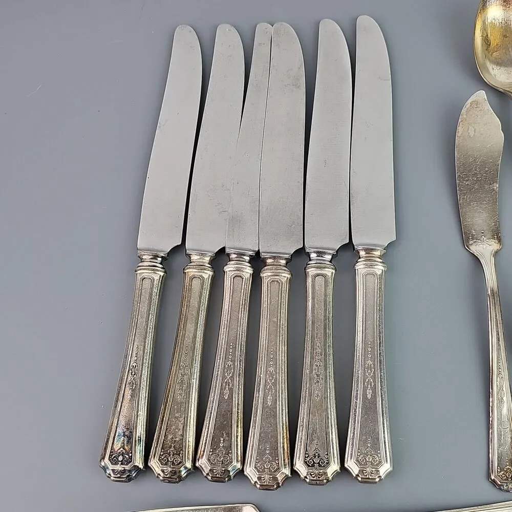 Vintage Oneida Lady Grace 1933 Tudor Silverplate 18 Pc Flatware Set Monogram J